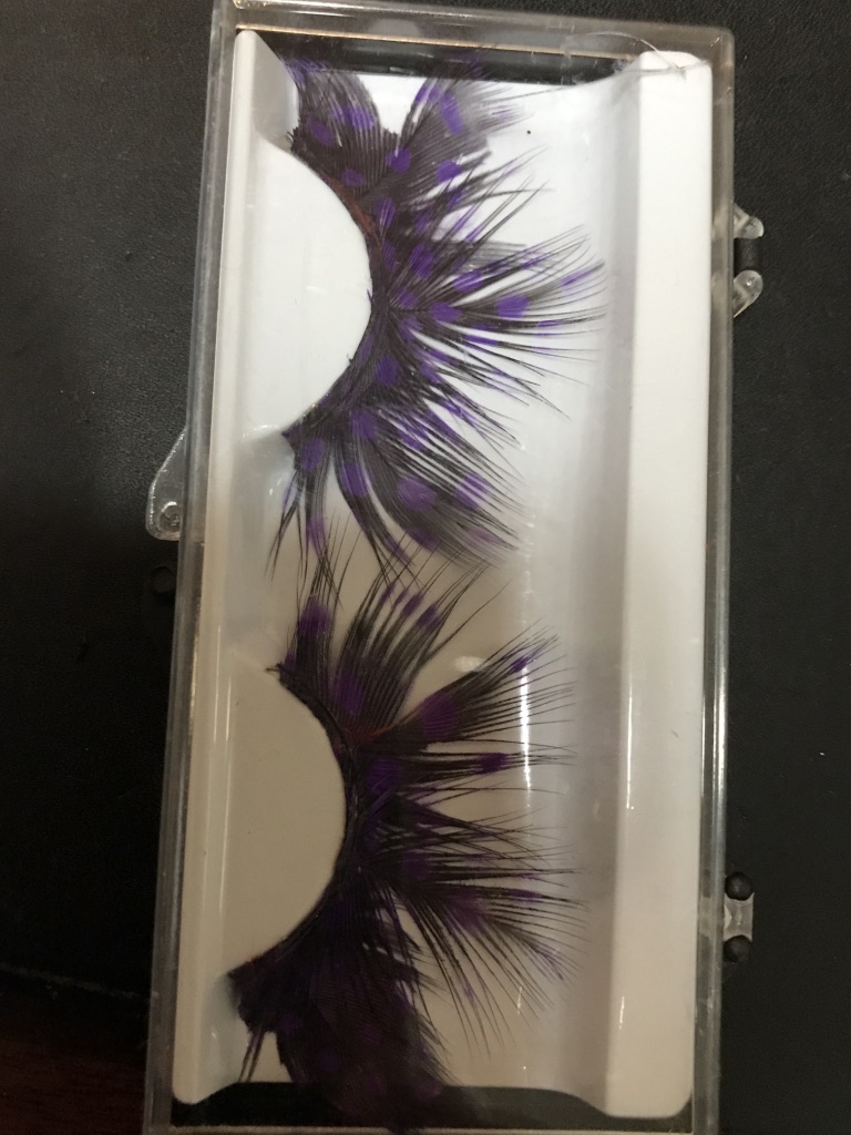 [FX77131] PESTAÑAS PLUMAS CON BOLITAS MORADAS